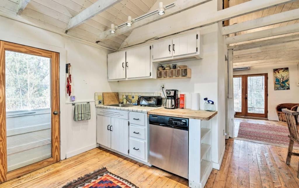 Taos Goji Farm & Eco-Lodge Retreat 아로요 세코 외부 사진