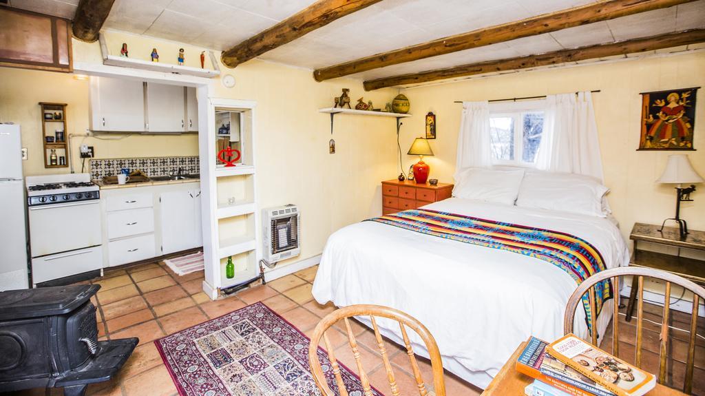 Taos Goji Farm & Eco-Lodge Retreat 아로요 세코 외부 사진
