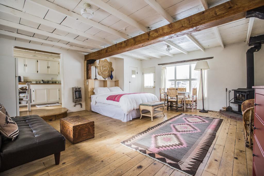 Taos Goji Farm & Eco-Lodge Retreat 아로요 세코 외부 사진