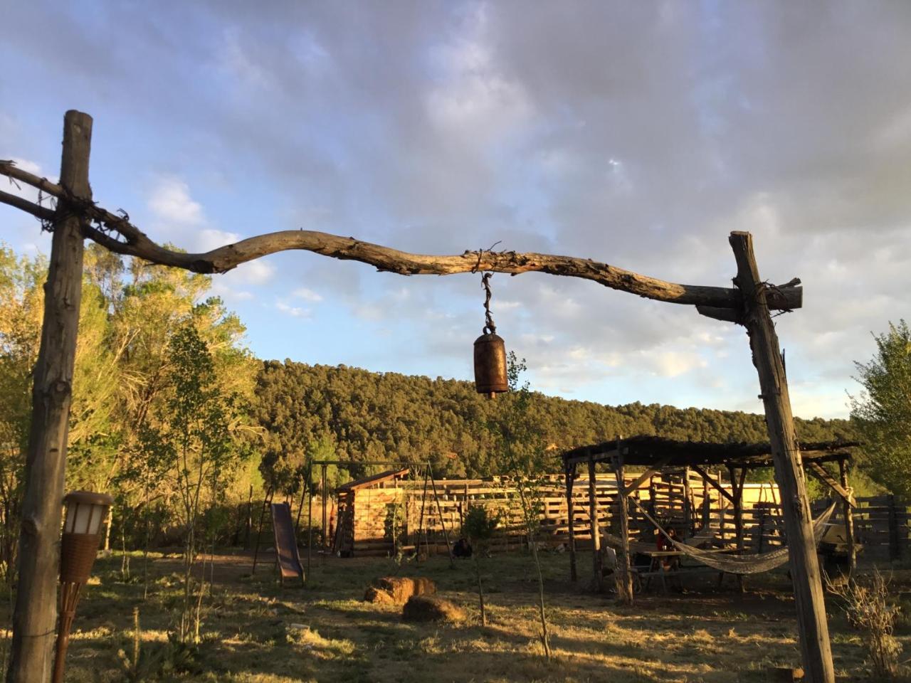 Taos Goji Farm & Eco-Lodge Retreat 아로요 세코 외부 사진