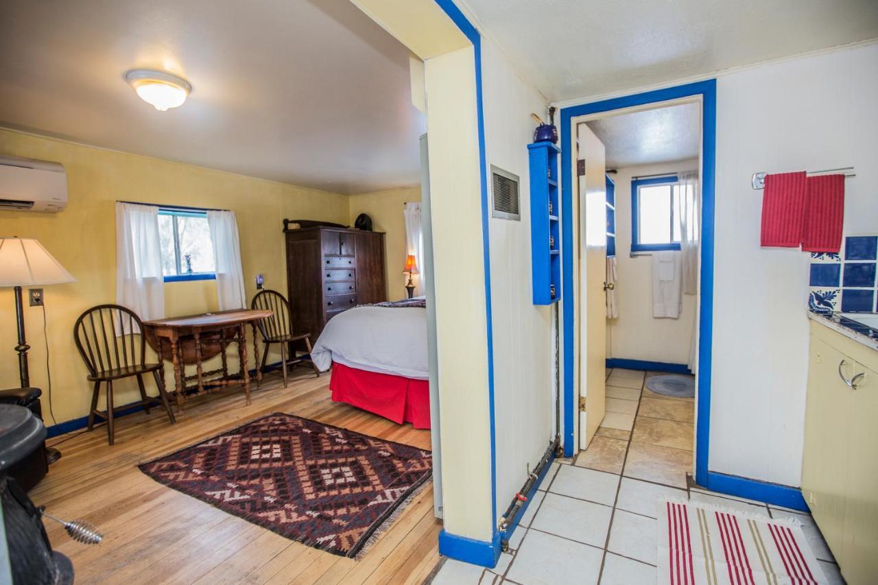 Taos Goji Farm & Eco-Lodge Retreat 아로요 세코 외부 사진